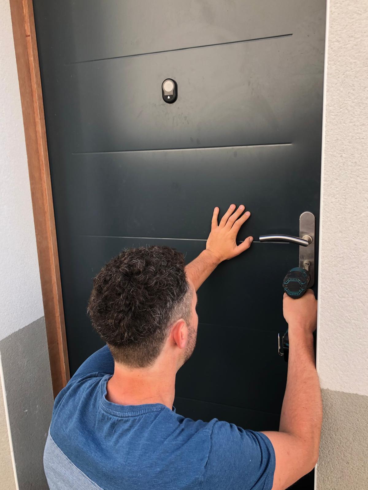 Antoine Burg lors d’une ouverture de porte